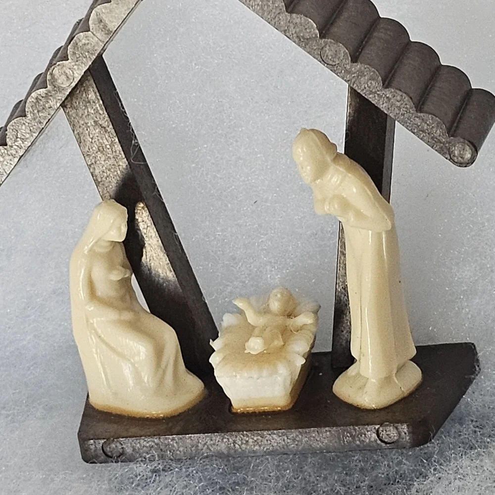 Nativity Figurine Ornament Plastic Mary Joseph Jesus Bethlehem Virgin Christmas